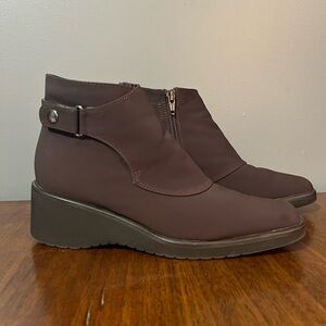 Sesto Meucci Brown Square Toe Waterproof
Snow Heeled Ankle Boots. Size 6.5